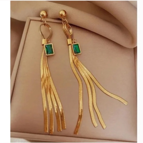 ❤️ FREE Emerald Tassel Fringe Chic Glam Party Faux Classy Elegant Drop Earrings - Picture 4 of 4